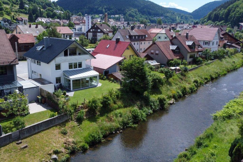 Ferienwohnung am Enzufer mit Wintergarten Bad Wildbad im Schwarzwald Exterior foto